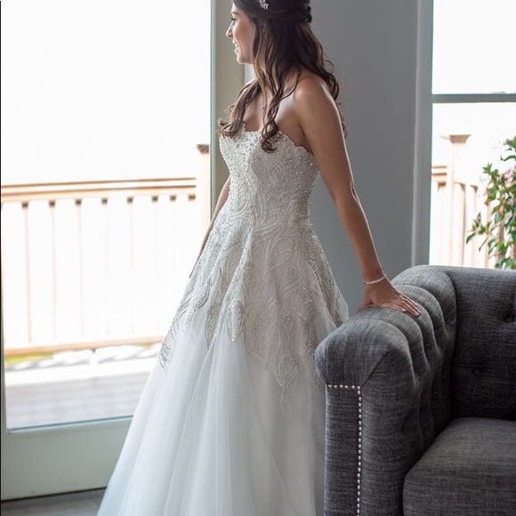 eddy k Dresses & Skirts - Couture Eddy K wedding gown in a size 8